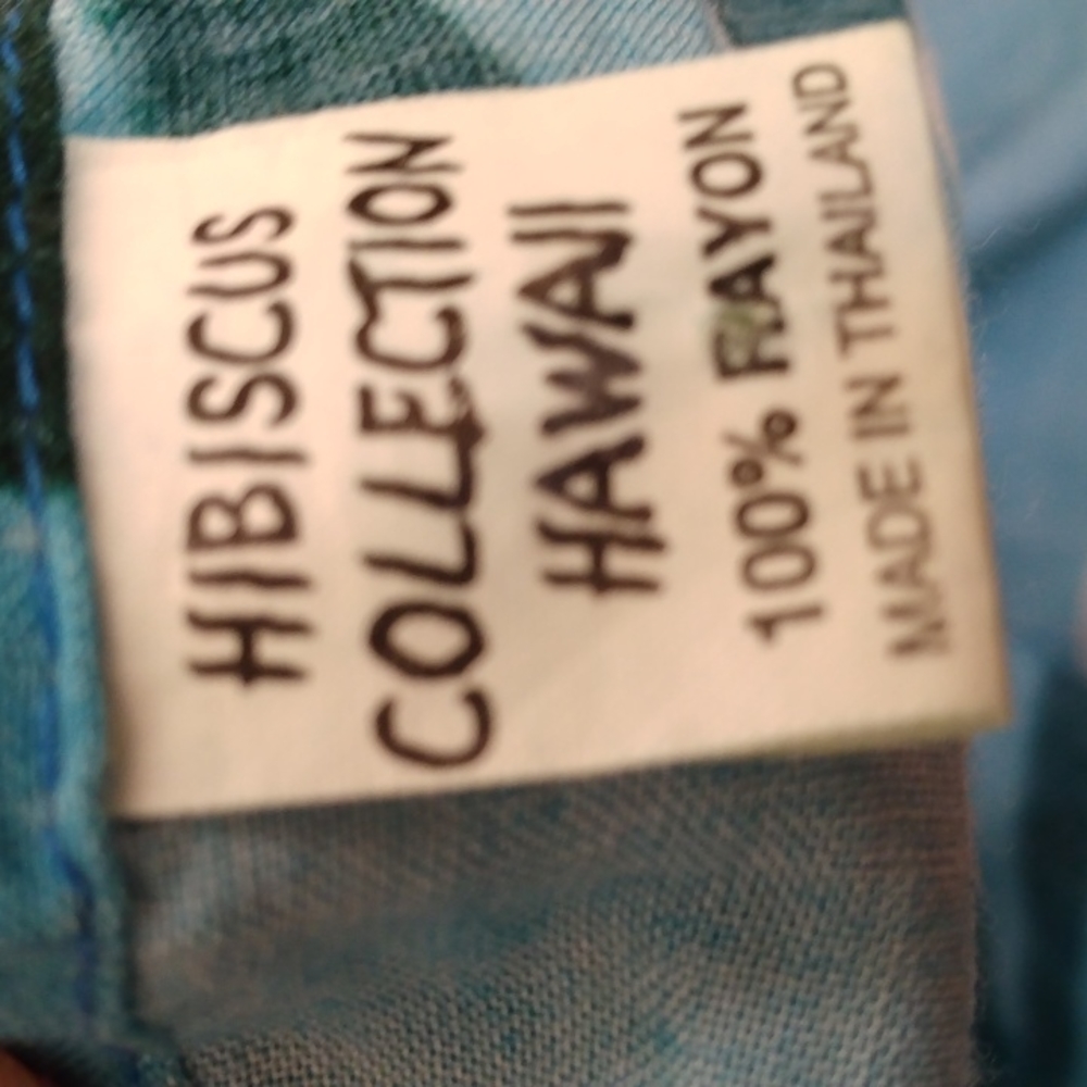 Hibiscus Collection Hawaii Scarf. - Picture 4 of 6